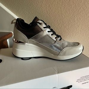 ALDO Women’s Thrundra Platform Wedge Sneaker Pewter 7 US